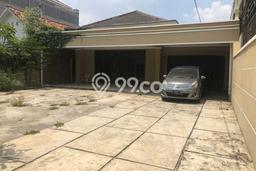 Lokasi strategis! Rumah siap huni dikontrakkan di Menteng LB 400m2 Lokasi strategis! Rumah siap huni dikontrakkan di Menteng LB 400m2