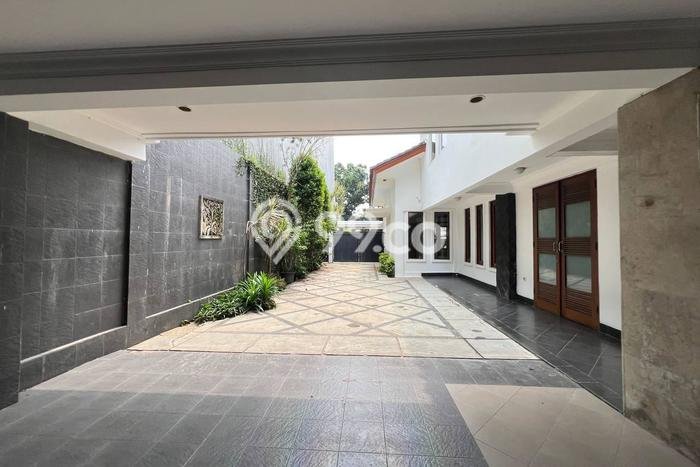Sewa Rumah Nyaman di Menteng Harga Rp 2,5 Miliar/ Tahun Sewa Rumah Nyaman di Menteng Harga Rp 2,5 Miliar/ Tahun