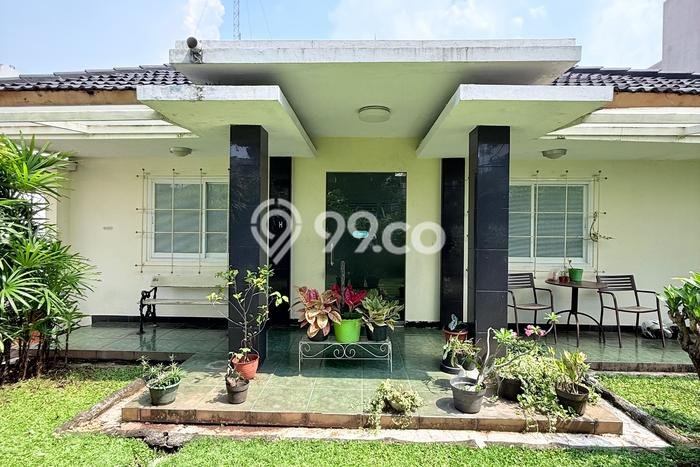 Siap Huni Rumah Mewah 3 Kamar di Kebayoran Baru Dekat ke Mana Pun Siap Huni Rumah Mewah 3 Kamar di Kebayoran Baru Dekat ke Mana Pun