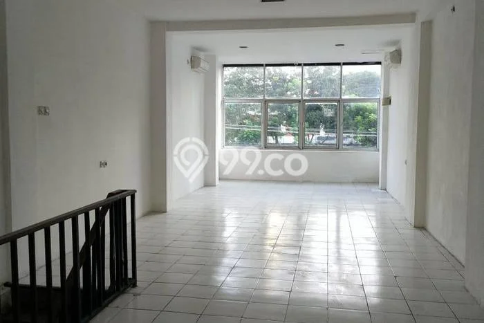 LOKASI STRATEGIS! Ruko Kawasan Menteng, Luas 225m², Area Berkembang LOKASI STRATEGIS! Ruko Kawasan Menteng, Luas 225m², Area Berkembang