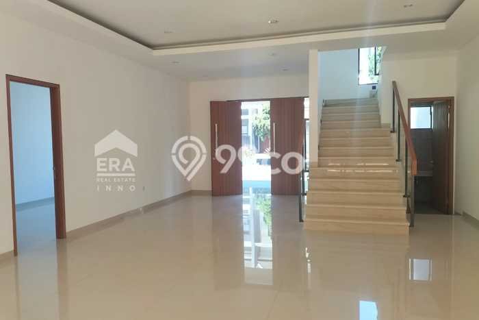 Rumah Mewah LB 300m2 Siap Pakai Desain Elegan di Mekar Wangi, Bandung Rumah Mewah LB 300m2 Siap Pakai Desain Elegan di Mekar Wangi, Bandung