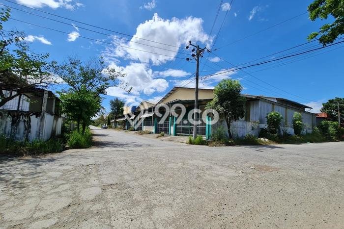 Unit Gudang Dijual di Tamalanrea Makassar 2000m2 Unit Gudang Dijual di Tamalanrea Makassar 2000m2