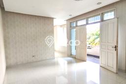 Jual Rumah Mewah Elegan Dengan View Cantik di Intercon, Jakarta Barat Jual Rumah Mewah Elegan Dengan View Cantik di Intercon, Jakarta Barat