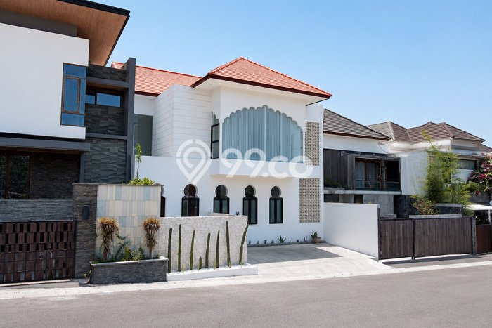 FOR SALE! Vila Kawasan Denpasar Selatan, Area 300m2m², Posisi Premium FOR SALE! Vila Kawasan Denpasar Selatan, Area 300m2m², Posisi Premium