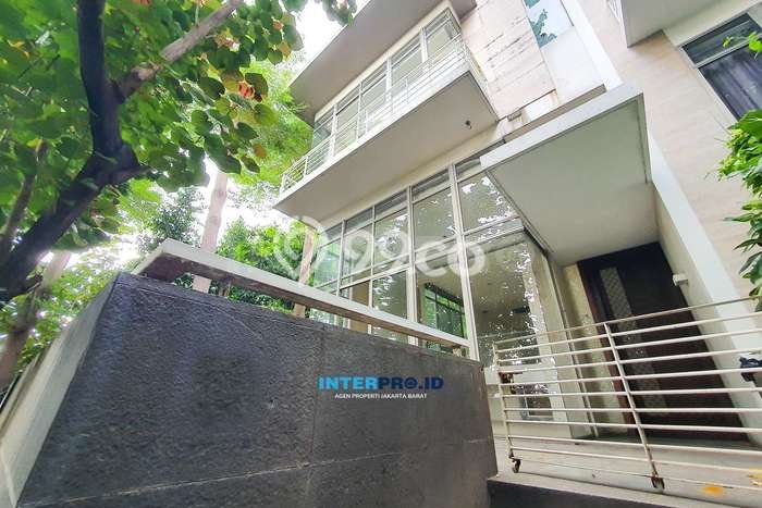 Dijual Rumah Luas Elegan Dengan View Cantik di Kedoya, Jakarta Barat Dijual Rumah Luas Elegan Dengan View Cantik di Kedoya, Jakarta Barat