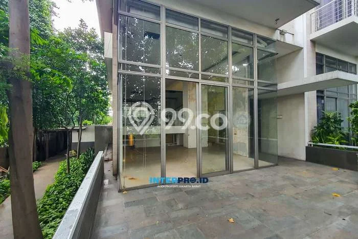 Dijual Rumah Luas Elegan Dengan View Cantik di Kedoya, Jakarta Barat Dijual Rumah Luas Elegan Dengan View Cantik di Kedoya, Jakarta Barat