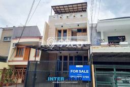 PROPERTI UNGGULAN! Rumah Strategis di Green garden, Luas 108m² Bangunan 275m² PROPERTI UNGGULAN! Rumah Strategis di Green garden, Luas 108m² Bangunan 275m²