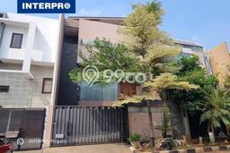 Rumah Terawat di Puri Indah, Jakarta Barat, LT 250m² Bangunan 650m² HARGA MENARIK! Rumah Terawat di Puri Indah, Jakarta Barat, LT 250m² Bangunan 650m² HARGA MENARIK!