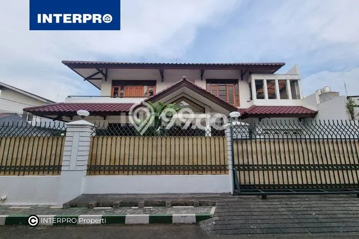 Rumah Elit Modern Tanpa Renovasi di Kedoya Baru Jakarta Barat Rumah Elit Modern Tanpa Renovasi di Kedoya Baru Jakarta Barat