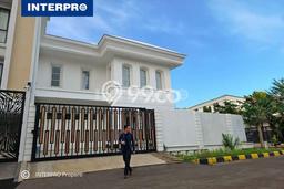 Rumah Terawat LT 425m² / LB 480m² di Lokasi Strategis Intercon, Jakarta Barat Rumah Terawat LT 425m² / LB 480m² di Lokasi Strategis Intercon, Jakarta Barat