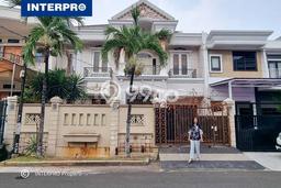 Rumah di Sunrise Garden, 3 KM, Lingkungan Premium, LT 235m² LB 360m² Rumah di Sunrise Garden, 3 KM, Lingkungan Premium, LT 235m² LB 360m²