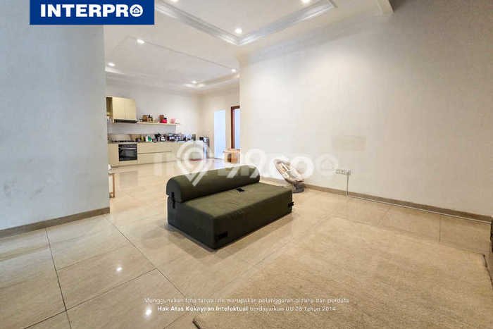 PILIHAN TEPAT! Rumah di Permata Buana, 3 KM, Dekat Mall, LT 200m² Bangunan 300m² PILIHAN TEPAT! Rumah di Permata Buana, 3 KM, Dekat Mall, LT 200m² Bangunan 300m²