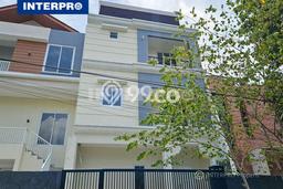 Rumah Luxury Modern Siap Huni di Puri Indah Jakarta Barat Rumah Luxury Modern Siap Huni di Puri Indah Jakarta Barat