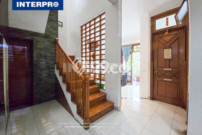 Ready to Use! Premium House LT 200m2 Desain Elegan di Puri Indah Ready to Use! Premium House LT 200m2 Desain Elegan di Puri Indah