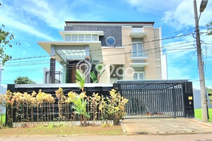 Siap Huni Rumah Mewah 7 Kamar di Makassar Dekat ke Mana Saja Siap Huni Rumah Mewah 7 Kamar di Makassar Dekat ke Mana Saja
