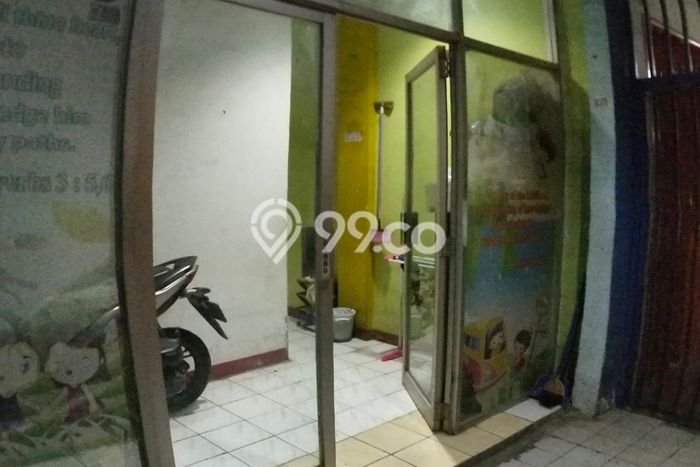 Ruko Disewa di Jakarta Barat dengan LB 198m2 Area Komersial Ramai Ruko Disewa di Jakarta Barat dengan LB 198m2 Area Komersial Ramai