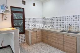 SPECIAL RATE! Rumah area , 1 KM, Lingkungan Asri, Luas 102m2m² Bangunan 90m2m² SPECIAL RATE! Rumah area , 1 KM, Lingkungan Asri, Luas 102m2m² Bangunan 90m2m²