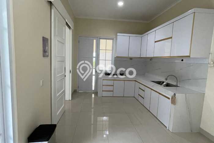 Disewakan! Rumah 3 Kamar Tidur &
3 Kamar Mandi di Gading Serpong, Tangerang Disewakan! Rumah 3 Kamar Tidur &
3 Kamar Mandi di Gading Serpong, Tangerang