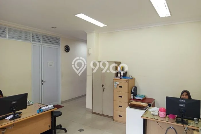 Ruko Dijual di Jakarta Barat LT 163m2 & LB 350m2 Lokasi Terbaik! Ruko Dijual di Jakarta Barat LT 163m2 & LB 350m2 Lokasi Terbaik!
