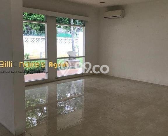 Lokasi strategis! Rumah siap huni disewakan di Mampang Prapatan LB 490m2 Lokasi strategis! Rumah siap huni disewakan di Mampang Prapatan LB 490m2