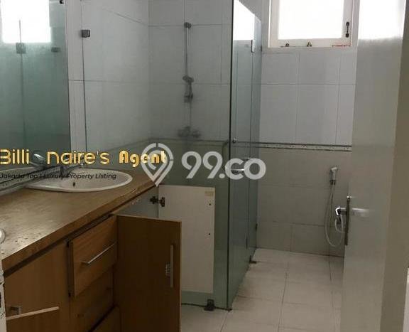Lokasi strategis! Rumah siap huni disewakan di Mampang Prapatan LB 490m2 Lokasi strategis! Rumah siap huni disewakan di Mampang Prapatan LB 490m2