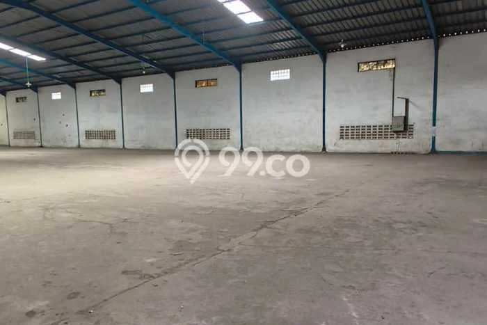 Gudang Disewa di Bandung dengan LB 1371m2 Area Komersial Ramai Gudang Disewa di Bandung dengan LB 1371m2 Area Komersial Ramai