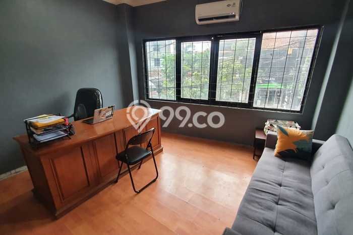 Ruko Dijual di Batununggal Bandung dengan Luas Bangunan 240m2 Ruko Dijual di Batununggal Bandung dengan Luas Bangunan 240m2