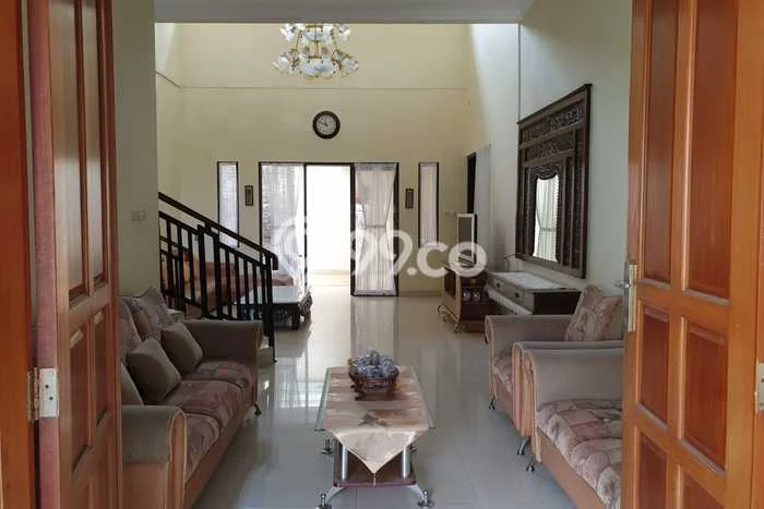 PILIHAN TEPAT! Rumah kawasan Parongpong, 7 KT, Dekat Sekolah, LT 300m2m² Bangunan 350m2m² PILIHAN TEPAT! Rumah kawasan Parongpong, 7 KT, Dekat Sekolah, LT 300m2m² Bangunan 350m2m²