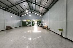 KAWASAN KOMERSIAL! Ruko For Rent di Pare, Luas 200m2m², Lokasi Premium KAWASAN KOMERSIAL! Ruko For Rent di Pare, Luas 200m2m², Lokasi Premium