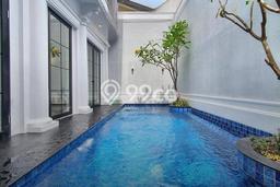 Rumah Dijual Cipete. Unit Baru, Mewah, Pool. Jalan Besar Rumah Dijual Cipete. Unit Baru, Mewah, Pool. Jalan Besar
