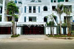 Rumah Dijual Mewah American Classic di Lebak Bulus. Unit Baru Rumah Dijual Mewah American Classic di Lebak Bulus. Unit Baru