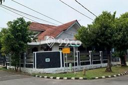 For Sale! Luxury House LT 269m2 Desain Elegan di Kemang Pratama For Sale! Luxury House LT 269m2 Desain Elegan di Kemang Pratama