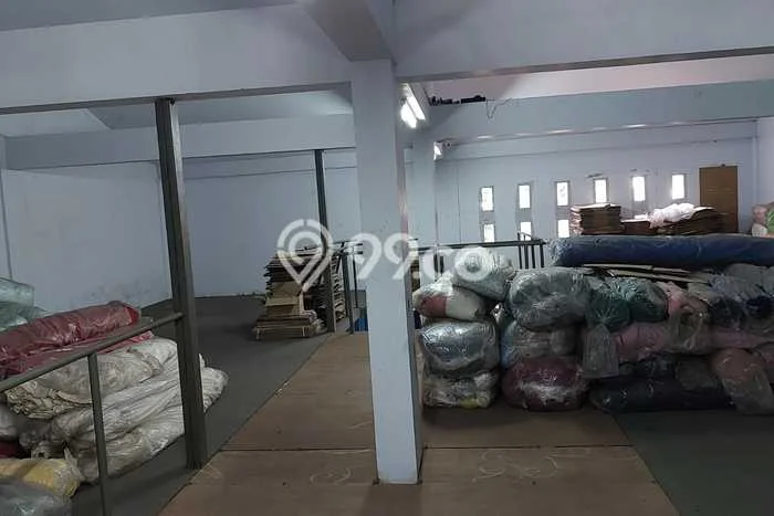 Gudang Kawasan Bisnis di Kav DKI, Luas 450m², Jalan Utama Gudang Kawasan Bisnis di Kav DKI, Luas 450m², Jalan Utama