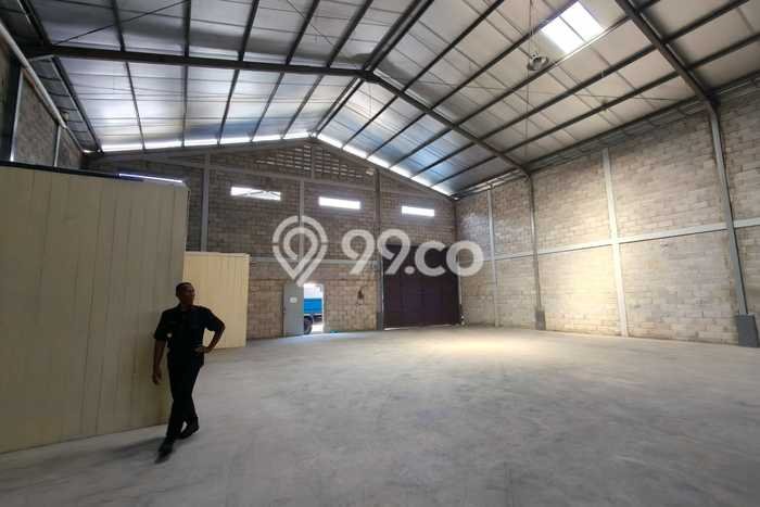 AREA PROSPEKTIF! Gudang di Taman Kopo Indah, Luas 360m², Sentra Bisnis AREA PROSPEKTIF! Gudang di Taman Kopo Indah, Luas 360m², Sentra Bisnis