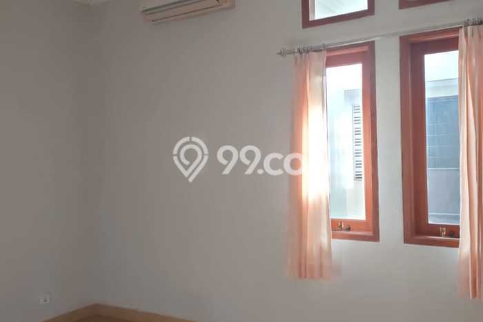 For Sale! Luxury House LT 220m2 Desain Modern di Otista For Sale! Luxury House LT 220m2 Desain Modern di Otista
