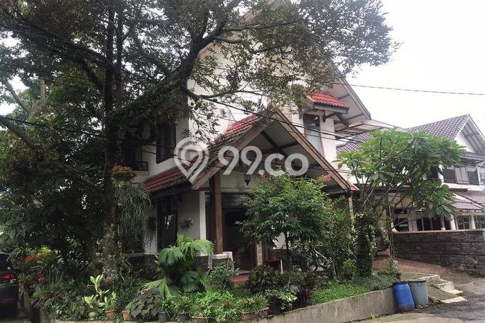 Rumah Mewah LB 250m2 Siap Huni Desain Elegan di Tubagus Ismail, Bandung Rumah Mewah LB 250m2 Siap Huni Desain Elegan di Tubagus Ismail, Bandung
