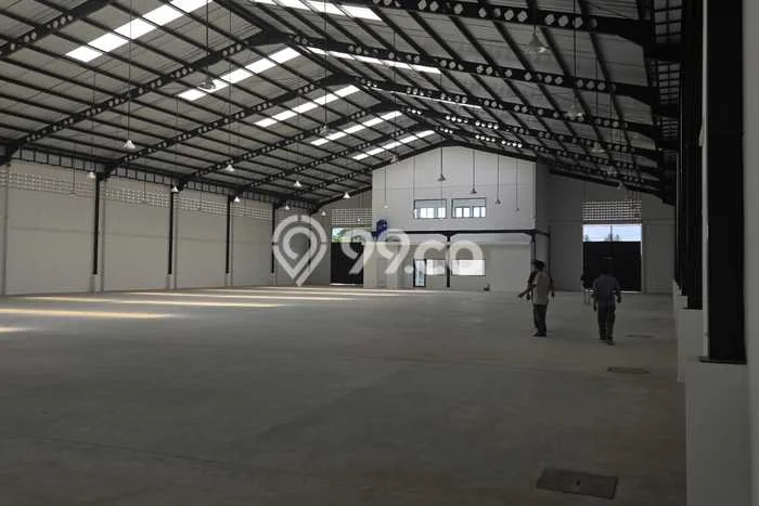 Gudang bagus disewakan di Pakuhaji Tangerang dengan LB 1620m2 harga sewa terbaik Gudang bagus disewakan di Pakuhaji Tangerang dengan LB 1620m2 harga sewa terbaik
