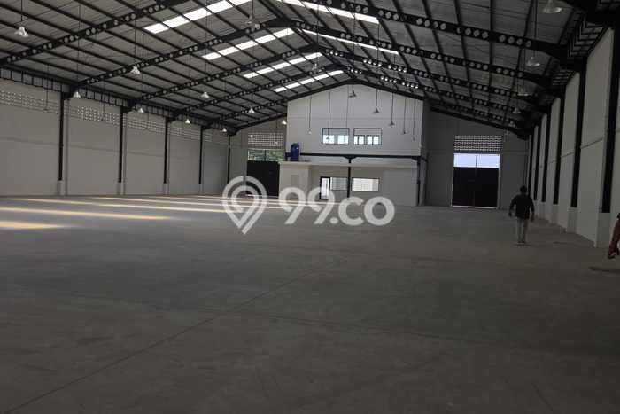 Gudang bagus disewakan di Pakuhaji Tangerang dengan LB 1620m2 harga sewa terbaik Gudang bagus disewakan di Pakuhaji Tangerang dengan LB 1620m2 harga sewa terbaik