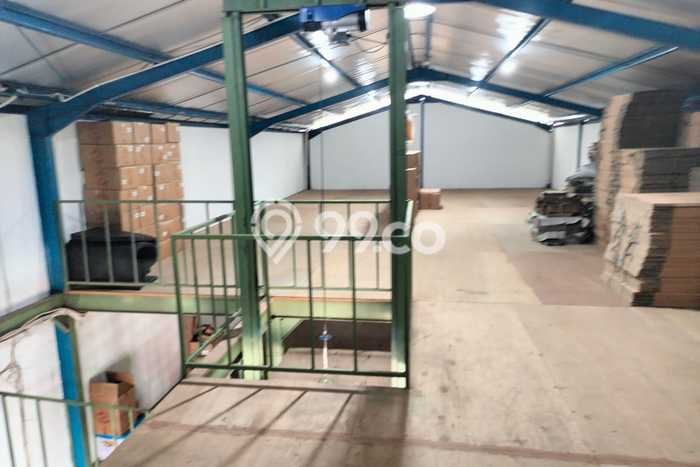 Area Ramai! Gudang Dijual di Cakung untuk Bisnis Luas Bangunan 400m2 Area Ramai! Gudang Dijual di Cakung untuk Bisnis Luas Bangunan 400m2