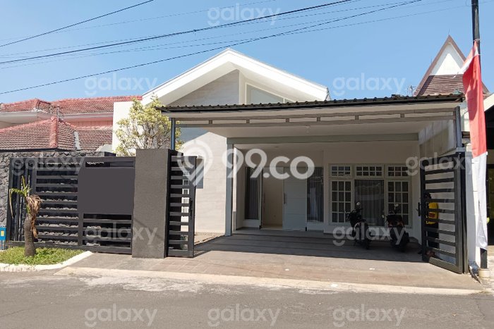Rumah Strategis di , 3 KT, Area Nyaman, Luas 300m2m² LB 250m2m² Rumah Strategis di , 3 KT, Area Nyaman, Luas 300m2m² LB 250m2m²
