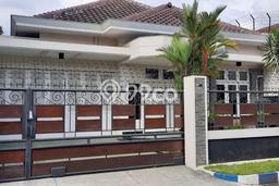 Rumah di , LT 305m2m², LB 270m2m² Rumah di , LT 305m2m², LB 270m2m²