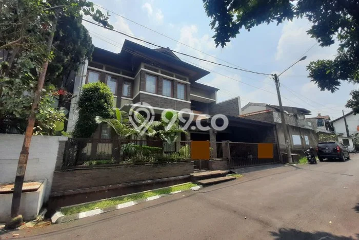 Rumah Siap Pakai area , Bandung, LT 309m2m² Bangunan 330m2m² Rumah Siap Pakai area , Bandung, LT 309m2m² Bangunan 330m2m²
