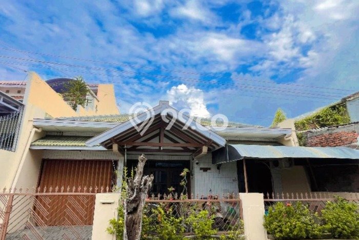 PROPERTI PILIHAN! Rumah Asri area Semarang Timur, LT 183m² Bangunan 175m² PROPERTI PILIHAN! Rumah Asri area Semarang Timur, LT 183m² Bangunan 175m²