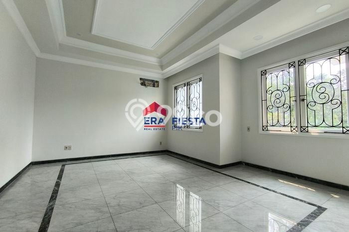Rumah Mewah LB 450m2 Siap Pakai Desain Elegan di Puri Indah, Jakarta Barat Rumah Mewah LB 450m2 Siap Pakai Desain Elegan di Puri Indah, Jakarta Barat