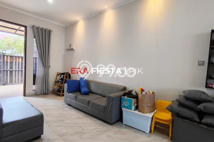 Rumah Sewa Jakarta Barat LT 200m2 LB 320m2 Kawasan Meruya Rumah Sewa Jakarta Barat LT 200m2 LB 320m2 Kawasan Meruya