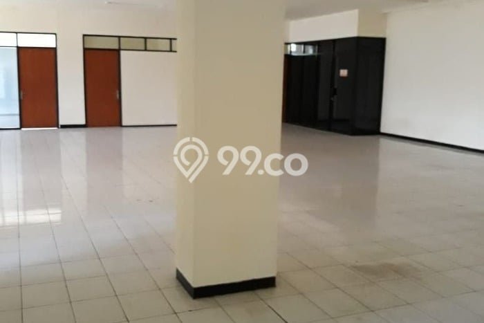 Sewa Rumah Strategis LT 300m2 / LB 600m2 di Surabaya Kota, Surabaya Sewa Rumah Strategis LT 300m2 / LB 600m2 di Surabaya Kota, Surabaya