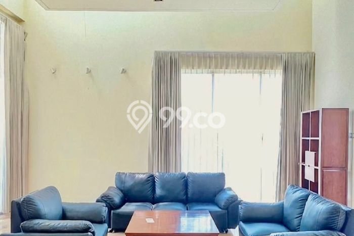 Rumah sewa siap pakai 5 KT di Pakuwon Indah, Surabaya Rumah sewa siap pakai 5 KT di Pakuwon Indah, Surabaya