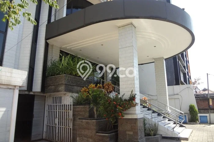 Sewa Rumah Strategis LT 300m2 / LB 600m2 di Surabaya Kota, Surabaya Sewa Rumah Strategis LT 300m2 / LB 600m2 di Surabaya Kota, Surabaya