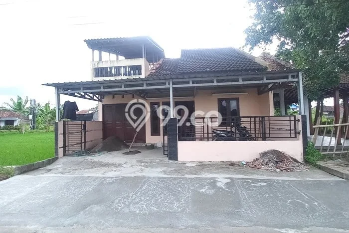 Lokasi strategis! Rumah siap huni disewakan di Banguntapan LB 80m2 Lokasi strategis! Rumah siap huni disewakan di Banguntapan LB 80m2