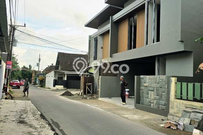 Rumah Luas Asri 3 KT Siap Pakai di Sleman Yogyakarta Rumah Luas Asri 3 KT Siap Pakai di Sleman Yogyakarta